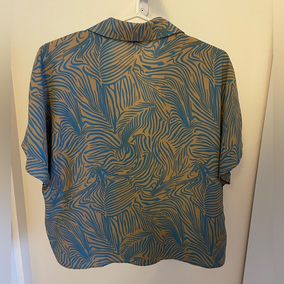 Lightweight flowy button down blouse from Simons - Picture 4 of 4